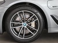 begagnad BMW 530 535 e xDrive Touring M Sport HiFi Nav Drag Park Assist 2023, Kombi