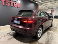 Begagnad Audi A3 Attraction 105 HK (77 kW) 2013 Röd