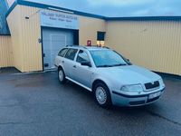 begagnad Skoda Octavia Tour Kombi 1.6 MPI Euro 4/Ny besiktigat/servad