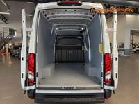 Ny Iveco Daily 179 HK (131 kW) 2025 Vit Van