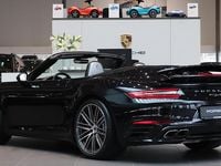 Begagnad Porsche 911 Turbo 547 HK (402 kW) 2017 Svart Cab