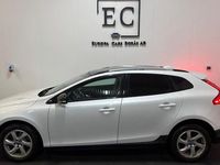 Begagnad Volvo V40 CC Momentum 116 HK (85 kW) 2015 Vit Kombi