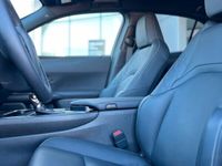 begagnad Lexus UX 250h F-Sport Design Euro 6