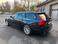 Begagnad Volvo V90 Momentum 190 HK (139 kW) 2020 Svart Kombi