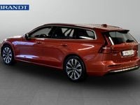 Begagnad Volvo V60 Core 355 HK (261 kW) 2023 Röd Kombi