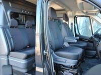 Begagnad Peugeot Boxer Comfort 165 HK (121 kW) 2024 Grå Van