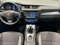 begagnad Toyota Avensis 1.8 Drag M-värm Navi 2015, Kombi
