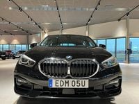 Begagnad BMW 118 Sport Line 136 HK (100 kW) 2022 Svart Halvkombi