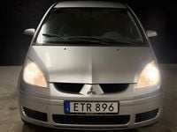 Begagnad Mitsubishi Colt 95 HK (69 kW) 2006 Silver Halvkombi