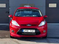 Begagnad Ford Fiesta 82 HK (60 kW) 2009 Röd Halvkombi