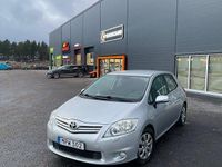 Begagnad Toyota Auris Plus 90 HK (66 kW) 2010 Silver Halvkombi