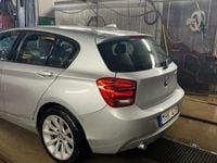 Begagnad BMW 118 143 HK (105 kW) 2012 Silvermetallic Halvkombi