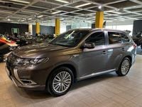 Begagnad Mitsubishi Outlander 224 HK (164 kW) 2020 Brun SUV