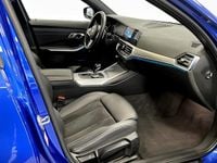 Begagnad BMW 330e Shadowline 2022 Blå Kombi