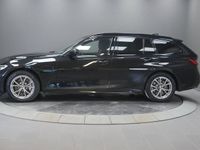 begagnad BMW 330e xDrive Touring / Driving ass/ Adaptiv Farth/ Drag