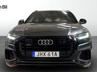 Begagnad Audi Q8 S-Line 462 HK (339 kW) 2021 Daytonagrå pärleffekt SUV