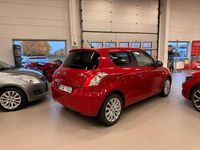 Begagnad Suzuki Swift 94 HK (69 kW) 2011 Röd Halvkombi