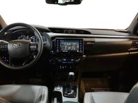 begagnad Toyota HiLux D-Cab 2.8 4WD KÅPA Invincible Teknikpaket JBL