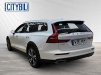 Begagnad Volvo V60 CC Pro 197 HK (144 kW) 2022 Birch light metallic Kombi