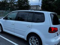 Begagnad VW Touran 140 HK (102 kW) 2011 Minibuss