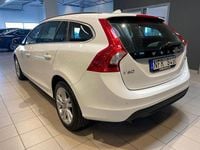 Begagnad Volvo V60 Momentum 136 HK (100 kW) 2012 Vit Kombi