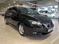 Begagnad Nissan Leaf 110 kW (150 HK) 2018 Svart Halvkombi