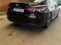 Begagnad Toyota Camry Hybrid 218 HK (160 kW) 2022 Sedan