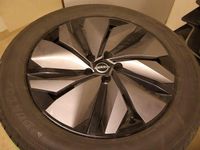 Begagnad Nissan Ariya Evolve 177 kW (242 HK) 2023 Vit metallic/svart tak SUV