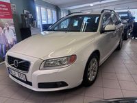 Begagnad Volvo V70 Momentum 163 HK (119 kW) 2012 Vit Kombi