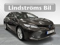 begagnad Toyota Camry Hybrid 2,5 HYBRID EXECUTIVE NAVI V-hjul Skinn 7år 2020, Sedan