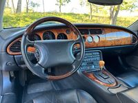 Begagnad Jaguar XK 285 HK (209 kW) 2000 Svart Sportkupé