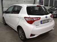 begagnad Toyota Yaris Hybrid e-CVT(Euro 6)NY Besiktad/Backkamera