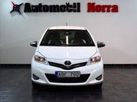 Begagnad Toyota Yaris Trend 99 HK (72 kW) 2013 Vit Halvkombi