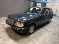 Begagnad Mercedes E200 136 HK (100 kW) 1996 Svart Kombi