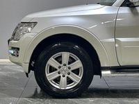 Begagnad Mitsubishi Pajero 190 HK (139 kW) 2017 Vit SUV