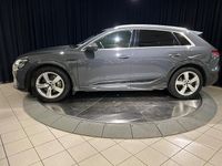 Begagnad Audi Q8 e-tron 250 kW (340 HK) 2023 Grå SUV