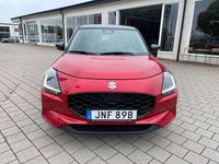 Ny Suzuki Swift 82 HK (60 kW) 2025 Röd metallic med svart tak Halvkombi
