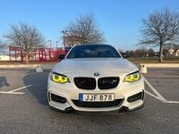 Begagnad BMW M235 326 HK (239 kW) 2014 Metallic vit Sportkupé