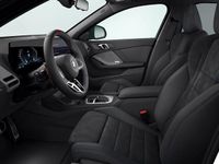 Begagnad BMW M135 301 HK (221 kW) 2000 Alpine white