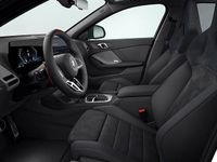 Ny BMW M135 Comfort Edition 2026 Vit Halvkombi