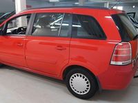 Begagnad Opel Zafira 141 HK (103 kW) 2006 Röd Minibuss