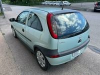 Begagnad Opel Corsa Sport 90 HK (66 kW) 2000 Grön Halvkombi