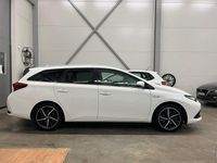 Begagnad Toyota Auris Touring Sports Edition 136 HK (100 kW) 2018 Vit Kombi