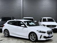 Begagnad BMW 118 M Sport 140 HK (102 kW) 2020 Vit Halvkombi