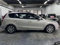 begagnad Hyundai i30 1.6 Kombi CRDi Euro 4 Låg Mil Välvårdad (116hk)