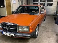 Begagnad Mercedes 240 1977