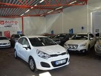 Begagnad Kia Rio 84 HK (61 kW) 2011 Vit Halvkombi