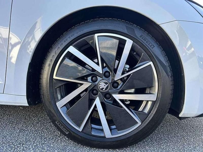 Gebraucht Skoda Octavia SportLine 147 PS (108 kW) 2025 Weiß Kleinwagen