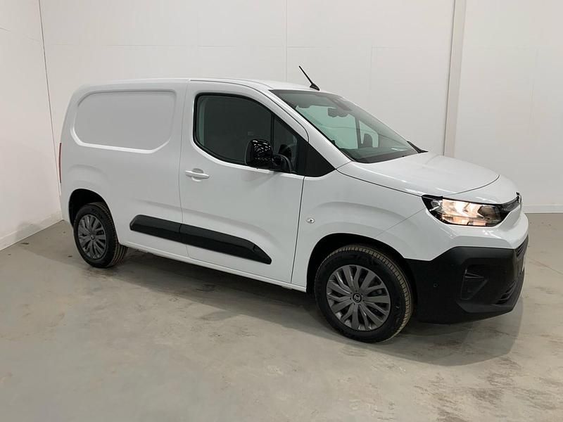 Used Citroën Berlingo 100 HP (73 kW) 2024 White MPV