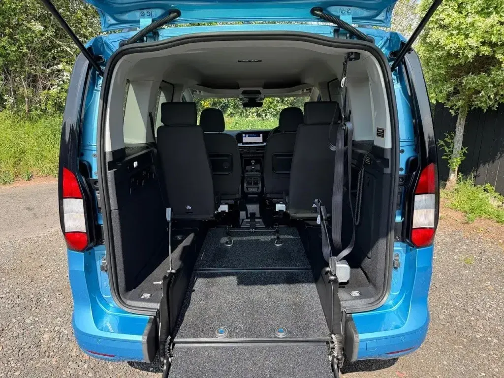Used Ford Tourneo Connect Titanium 122 HP (89 kW) 2024 Blue MPV